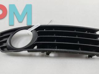 заглушка (решетка) в бампер Audi A4 B6 2003, 1.9 л., дизель, МКПП, серый, седан, 8E0807682A
