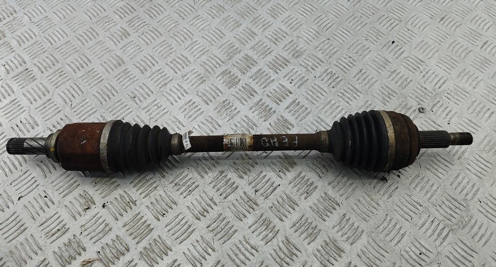 полуось передняя левая (приводной вал, ШРУС) Renault Megane III 2009, 1.4 л., бензин, МКПП, белый, хетчбэк 5 дв., 8200725503