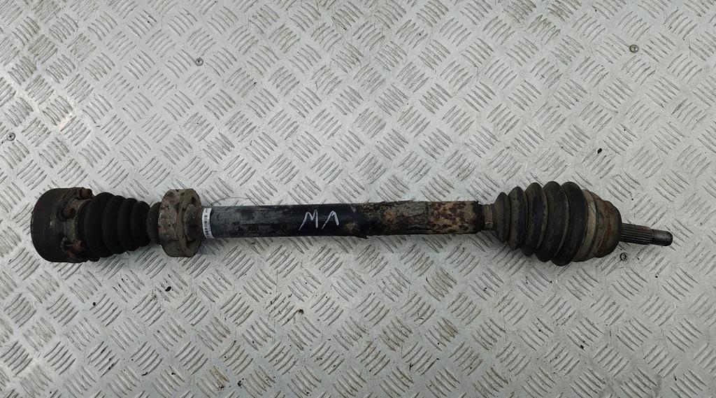 полуось передняя правая (приводной вал, ШРУС) Volkswagen Passat B4 1995, 1.8 л., бензин, МКПП, красный, универсал