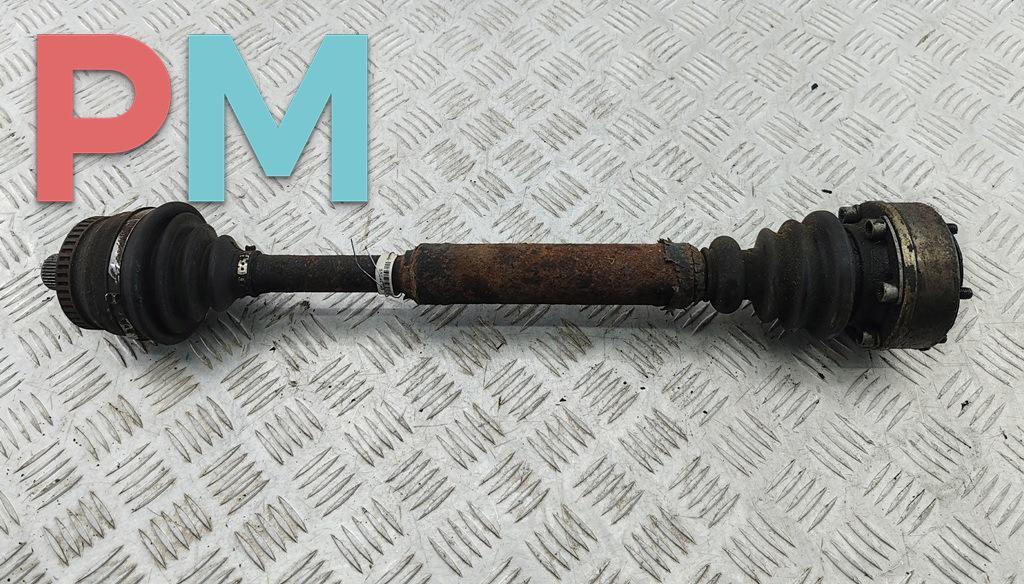 полуось передняя левая (приводной вал, ШРУС) Volkswagen Passat B5 1997, 1.6 л., бензин, МКПП, зелёный, универсал - фото №1