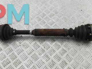 полуось передняя левая (приводной вал, ШРУС) Volkswagen Passat B5 1997, 1.6 л., бензин, МКПП, зелёный, универсал