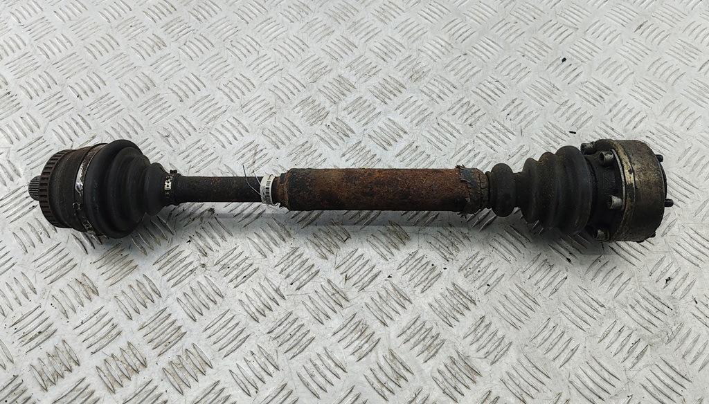 полуось передняя левая (приводной вал, ШРУС) Volkswagen Passat B5 1997, 1.6 л., бензин, МКПП, зелёный, универсал - фото №1