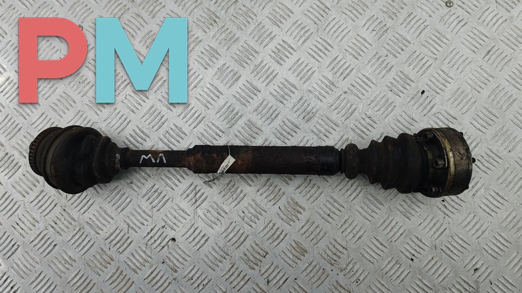 полуось передняя правая (приводной вал, ШРУС) Volkswagen Passat B5 1997, 1.6 л., бензин, МКПП, зелёный, универсал - фото №1