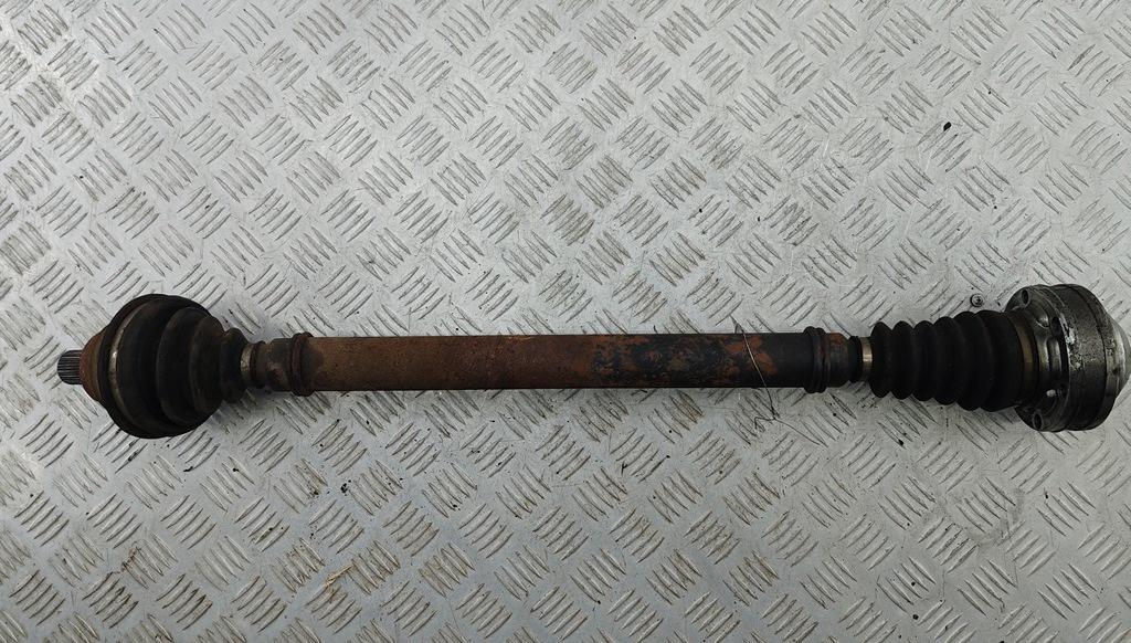 полуось передняя правая (приводной вал, ШРУС) Volkswagen Passat B6 2007, 2.0 л., дизель, МКПП, синий, универсал