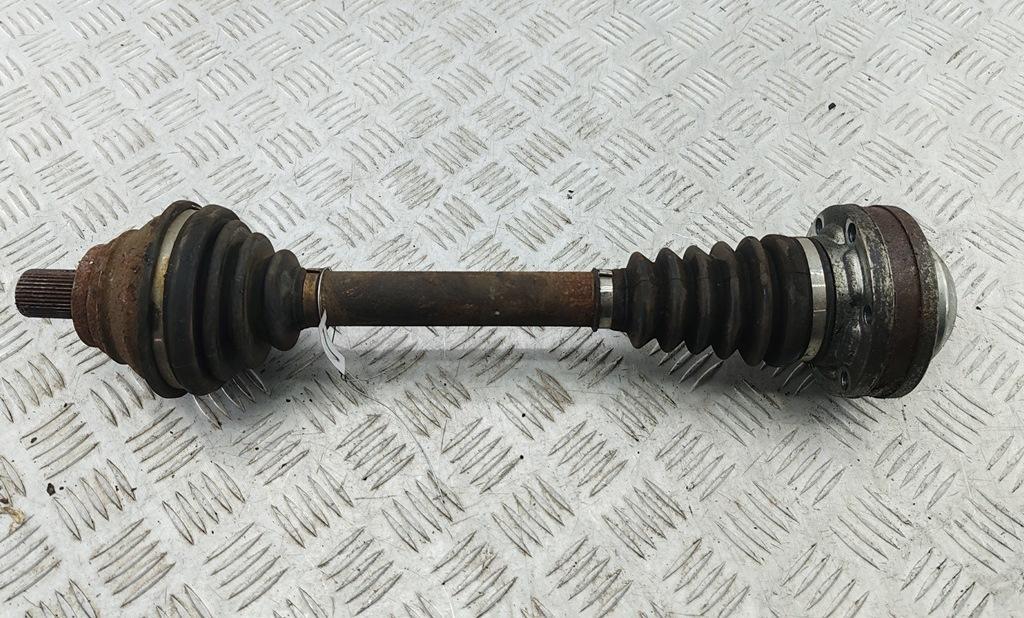 полуось передняя левая (приводной вал, ШРУС) Volkswagen Passat B6 2007, 2.0 л., дизель, МКПП, синий, универсал - фото №1