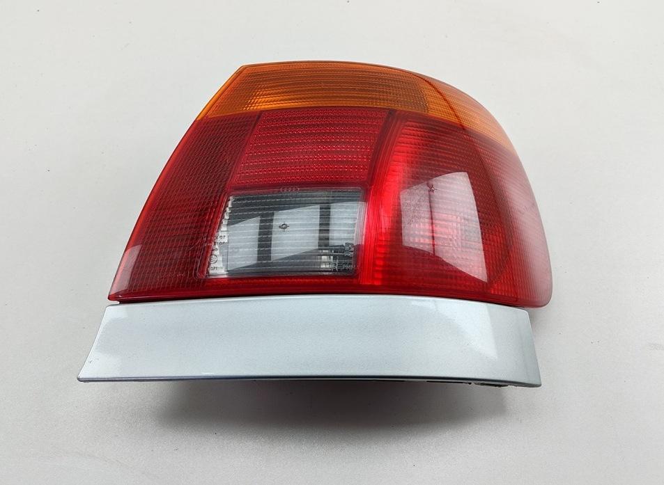 фонарь задний правый Audi A4 B5 1998, 1.6 л., бензин, МКПП, серый, седан, 8D0945096