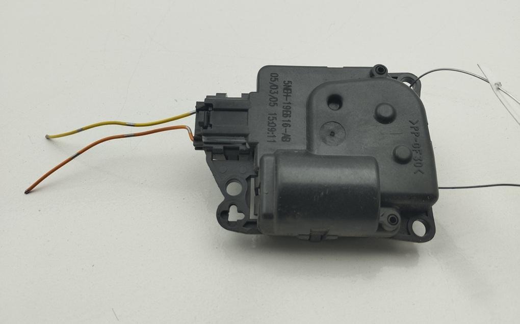моторчик заслонки печки Nissan Pathfinder R51 2005, 2.5 л., дизель, АКПП, синий, внедорожник 5 дв., 5NEH19E616AB - фото №1