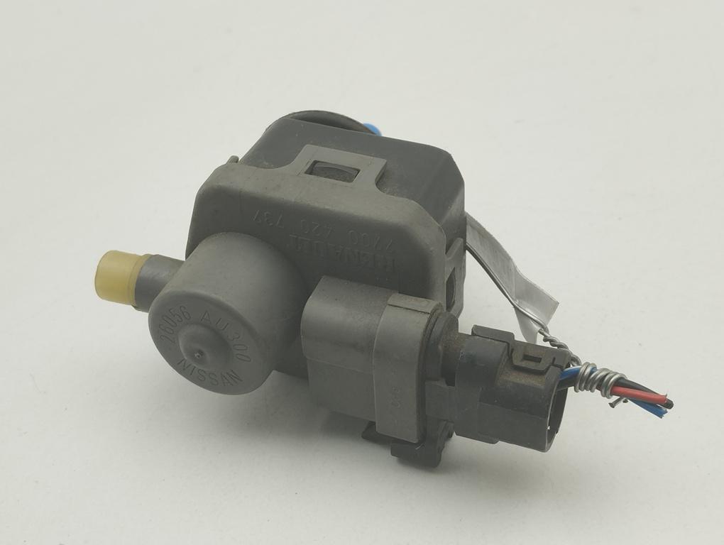 корректор фар Nissan Primera P12 2002, 1.8 л., бензин, МКПП, серый, седан, 7700420737