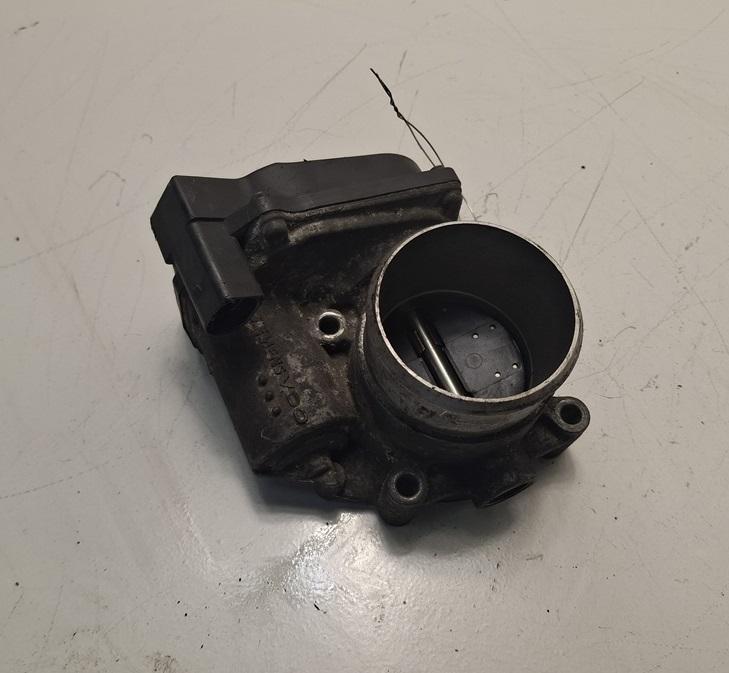 заслонка дроссельная Volkswagen Passat B6 2006, 2.0 л., бензин, МКПП, серый, седан, 06F133062G