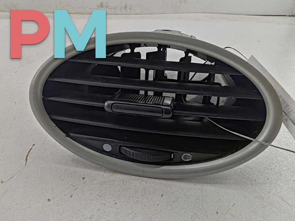 дефлектор обдува салона Ford Focus 2 поколение 2006, 1.6 л., i, бензин, МКПП, красный, универсал, 4M51A014L21BC - фото №1