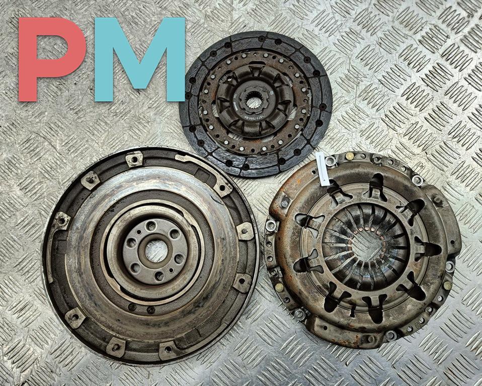 маховик Ford Mondeo 3 поколение 2000, 1.8 л., бензин, МКПП, чёрный, хетчбэк 5 дв., 1S716477AB - фото №1