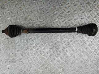 полуось передняя правая (приводной вал, ШРУС) Volkswagen Passat B6 2006, 2.0 л., дизель, МКПП, чёрный, универсал