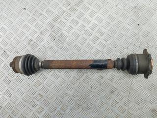 полуось передняя правая (приводной вал, ШРУС) Volkswagen Passat B5 1997, 2.3 л., бензин, МКПП, зелёный, седан
