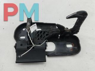 ответная часть (скоба) замка двери Volkswagen Passat B6 2008, 2.0 л., дизель, МКПП, серый, универсал, 3C0823480