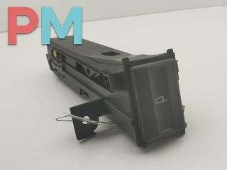 подстаканник Ford Mondeo 3 поколение 2000, 1.8 л., бензин, МКПП, чёрный, хетчбэк 5 дв., 1S7113564A