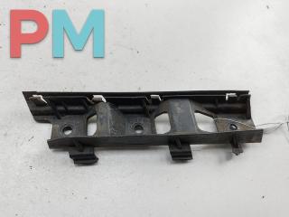 кронштейн переднего бампера Volkswagen Passat B6 2009, 1.4 л., бензин, МКПП, чёрный, универсал