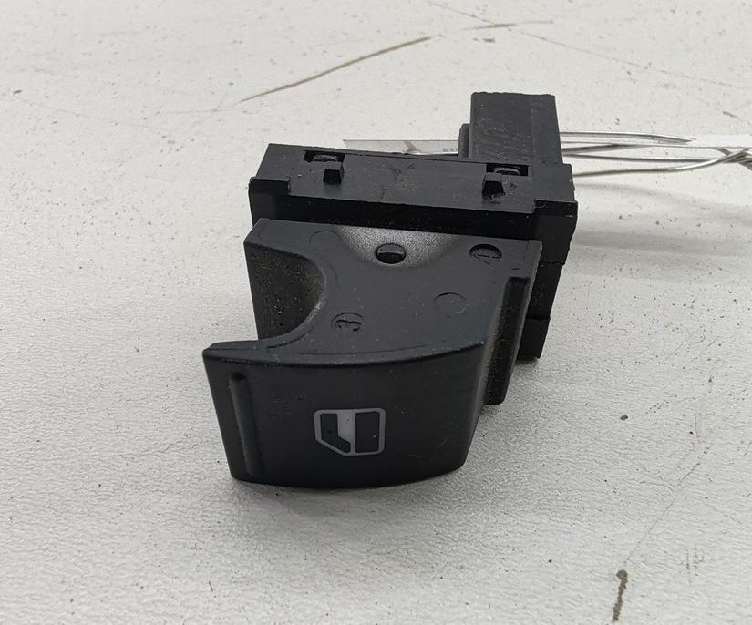 кнопка стеклоподъемника переднего правого Volkswagen Passat B6 2006, 2.0 л., дизель, МКПП, чёрный, универсал, 7L6959855B
