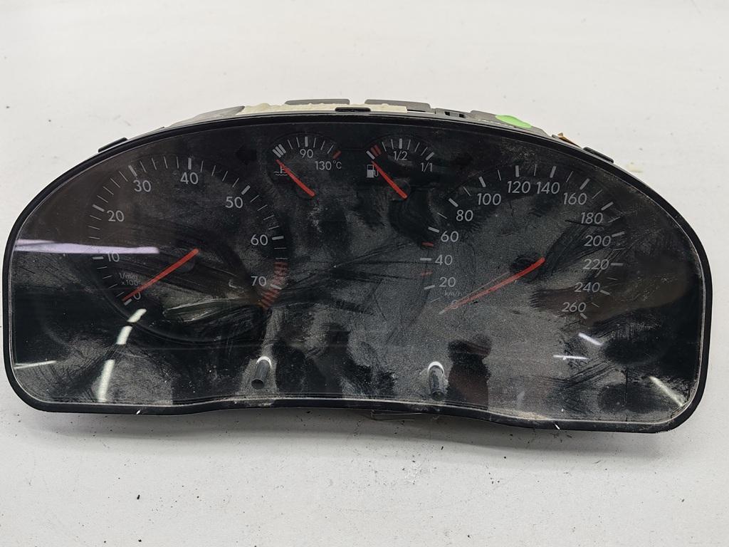 приборная панель Volkswagen Passat B5 1998, 1.8 л., бензин, МКПП, серый, универсал, 3B0919881F - фото №1