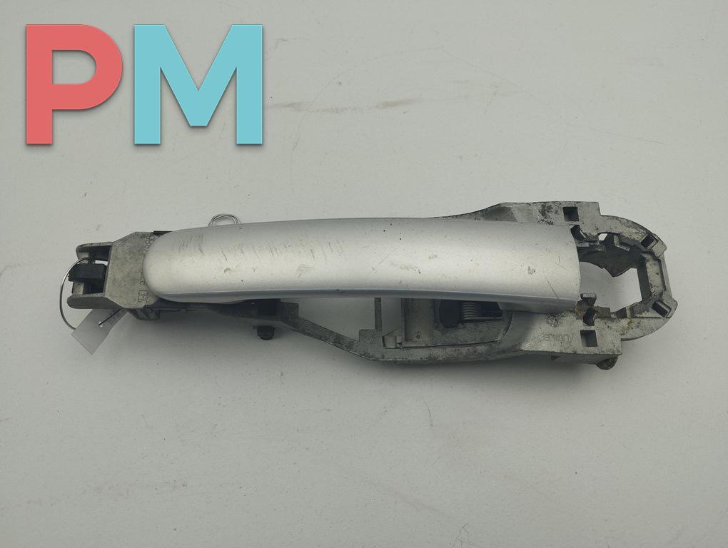 ручка наружная передняя левая Volkswagen Passat B5 1997, 1.6 л., бензин, МКПП, серый, седан, 3B0837885 - фото №1