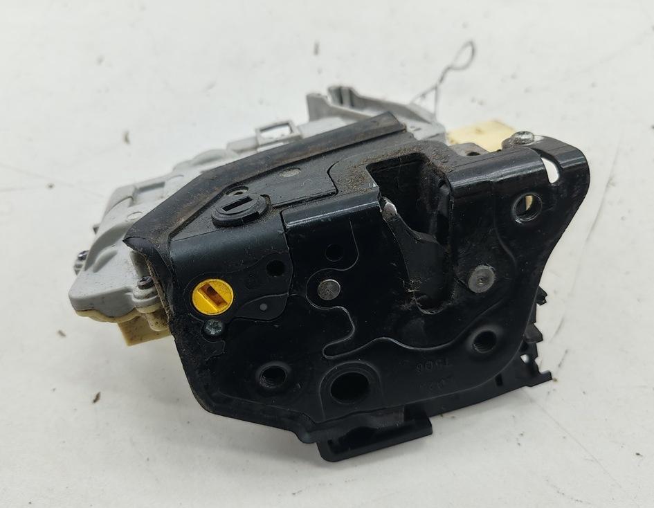 замок двери задней левой Volkswagen Passat B6 2006, 2.0 л., дизель, МКПП, чёрный, универсал, 3C4839015A - фото №1