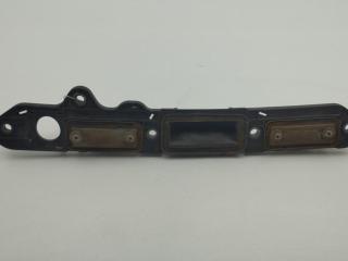 накладка подсветки номера Volkswagen Passat B6 2006, 2.0 л., дизель, МКПП, чёрный, универсал, 1T0827574J