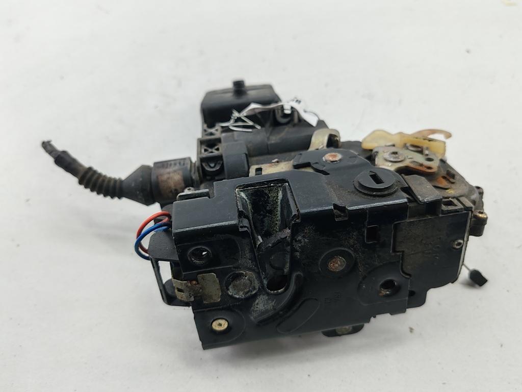замок двери задней правой Volkswagen Passat B5+ (GP) 2001, 1.6 л., бензин, МКПП, серый, универсал, 3B4839016A