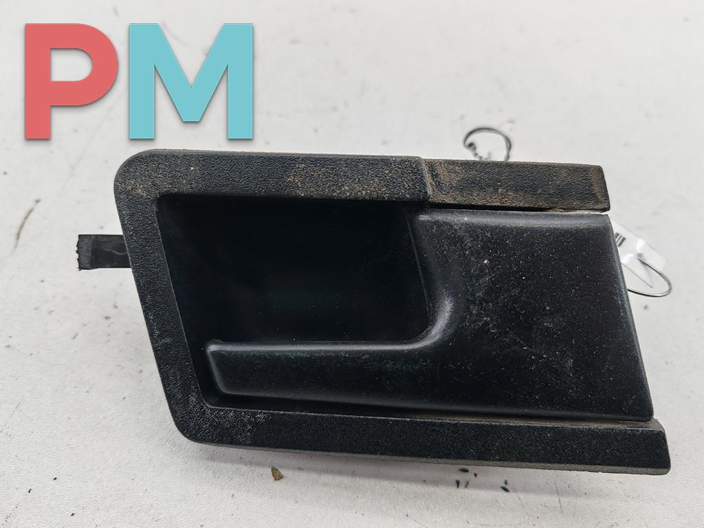 ручка внутренняя передняя правая Volkswagen Transporter T4 1994, 2.4 л., дизель, МКПП, зелёный, микроавтобус, 701837020A - фото №1