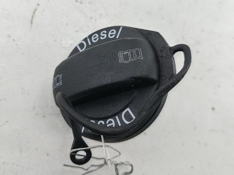 пробка топливного бака Volkswagen Passat B6 2006, 2.0 л., дизель, МКПП, чёрный, универсал, 3C0201553D - фото №1