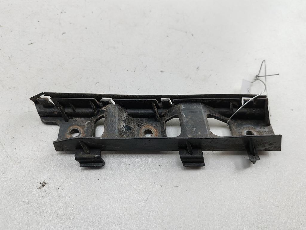 кронштейн переднего бампера Volkswagen Passat B6 2005, 2.0 л., бензин, АКПП, чёрный, универсал, 3C0807184