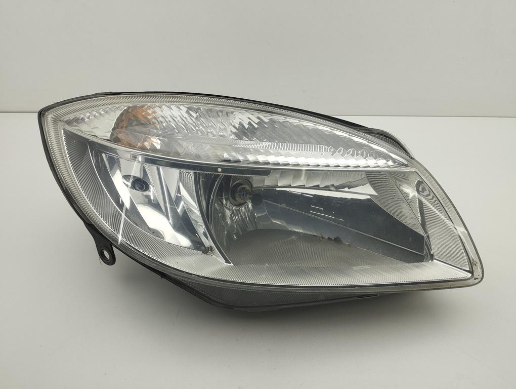 фара правая Skoda Fabia mk2 (5J) 2009, 1.2 л., бензин, МКПП, серый, хетчбэк 5 дв., 5J1941016 - фото №1