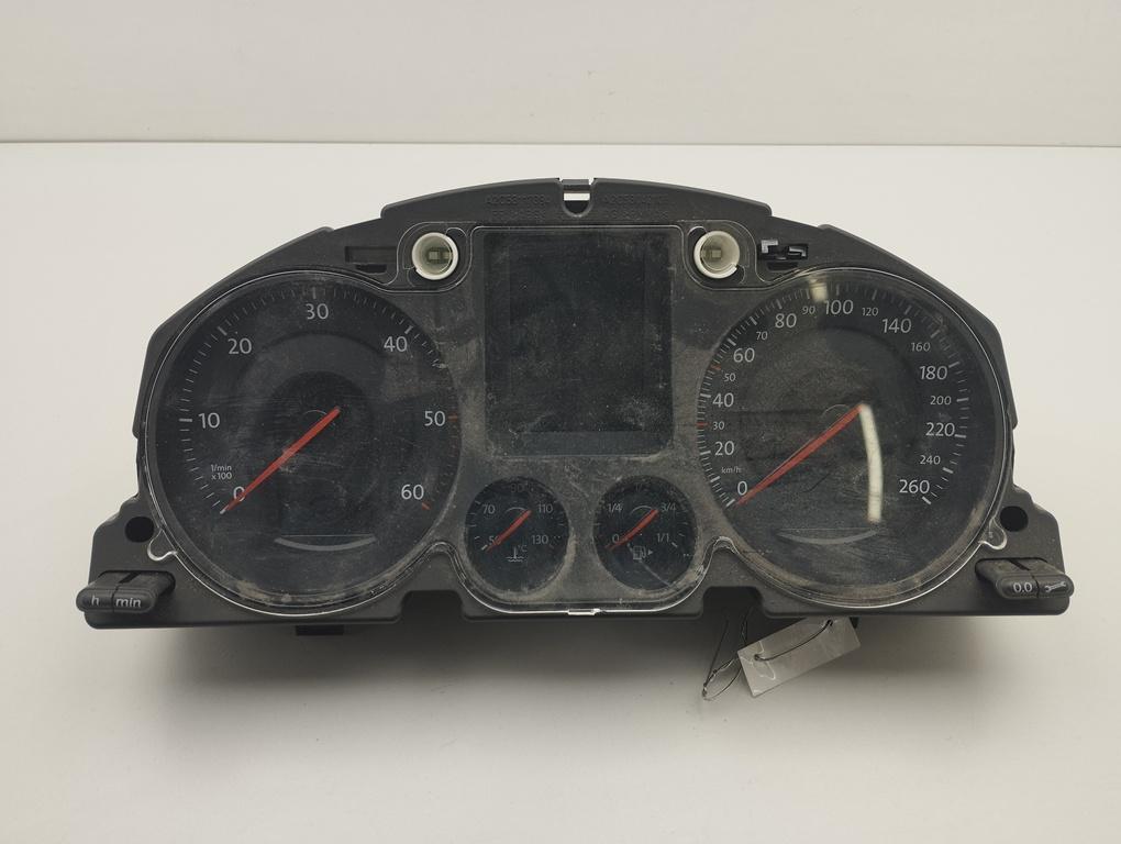 приборная панель Volkswagen Passat B6 2008, 2.0 л., дизель, МКПП, серый, универсал, 3C0920871E - фото №1
