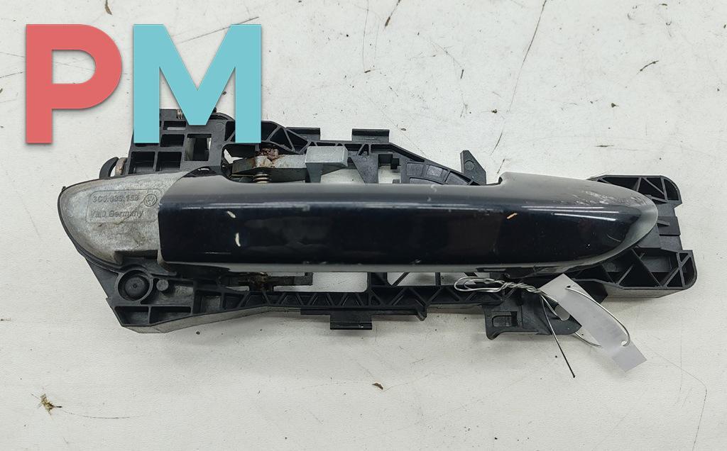 ручка наружная передняя правая Volkswagen Passat B6 2006, 2.0 л., дизель, МКПП, чёрный, универсал, 3C0837886G - фото №1