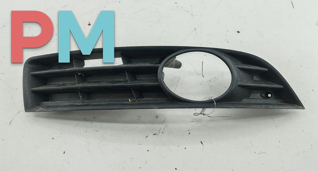 рамка фары противотуманной правой Volkswagen Passat B6 2005, 2.0 л., бензин, АКПП, чёрный, универсал, 3C0853666A - фото №1
