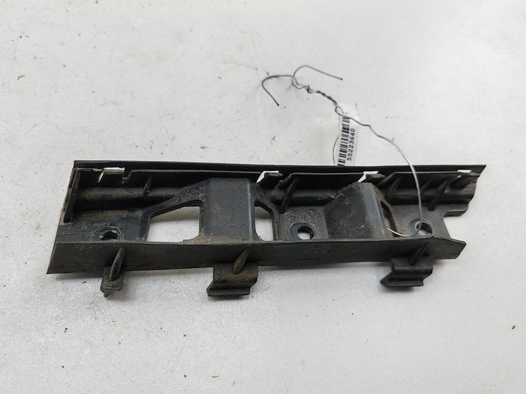 кронштейн переднего бампера Volkswagen Passat B6 2009, 1.4 л., бензин, МКПП, чёрный, универсал