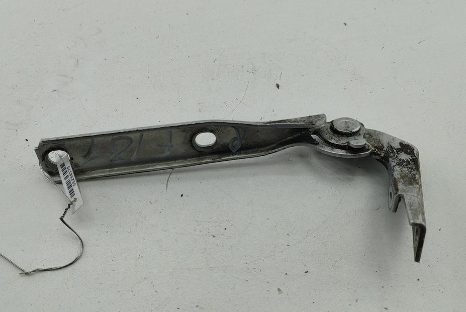 петля капота правая Volkswagen Passat B5 1997, серый, седан, 3B0823302