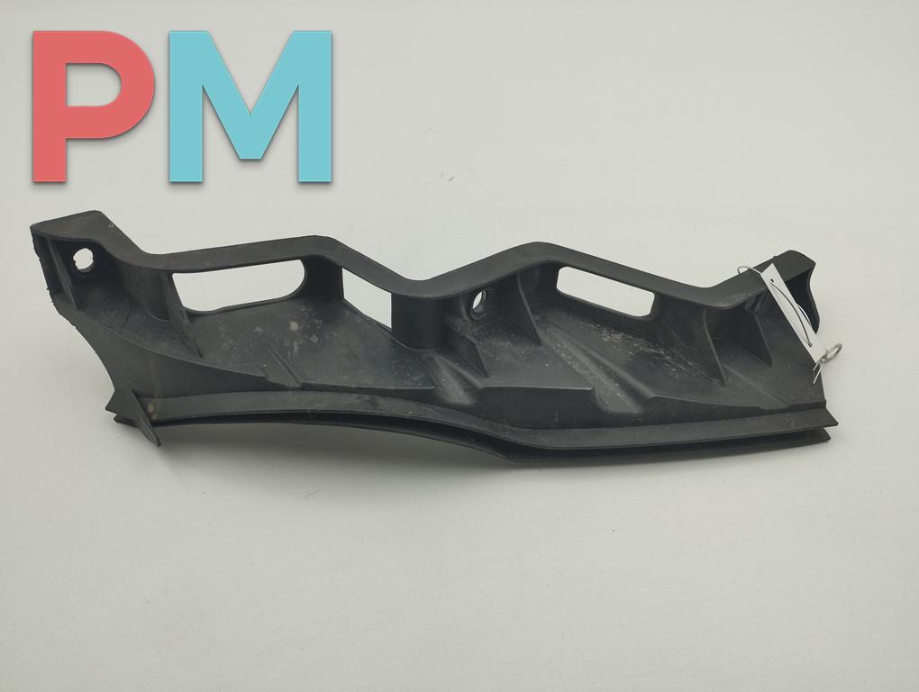 кронштейн переднего бампера Volkswagen Passat B6 2006, 2.0 л., дизель, МКПП, чёрный, универсал, 3C0807889 - фото №1