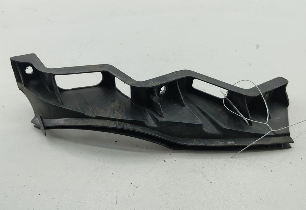 крепление ( кронштейн ) крыла Volkswagen Passat B6 2008, универсал, 3C0807889