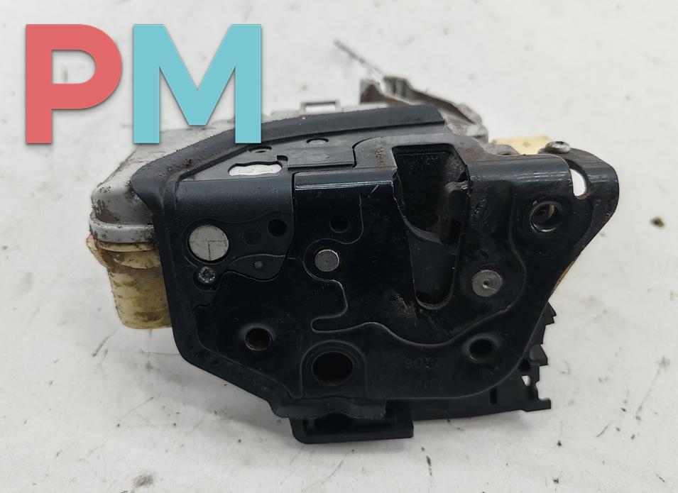 замок двери передней левой Volkswagen Passat B6 2006, 2.0 л., дизель, МКПП, чёрный, универсал, 3C1B37015A - фото №1
