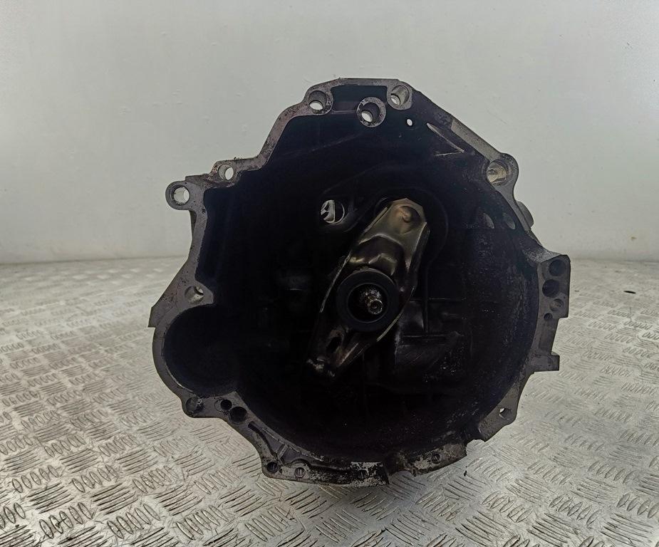 МКПП Volkswagen Passat B5 1997, 2.3 л., бензин, МКПП, зелёный, седан, DHN - фото №1
