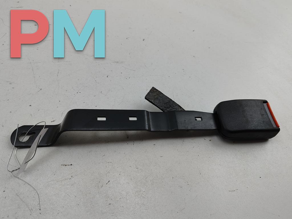 замок ремня безопасности Volkswagen Vento 1 поколение 1997, 1.6 л., бензин, АКПП, зелёный, седан, 1H0857756 - фото №1
