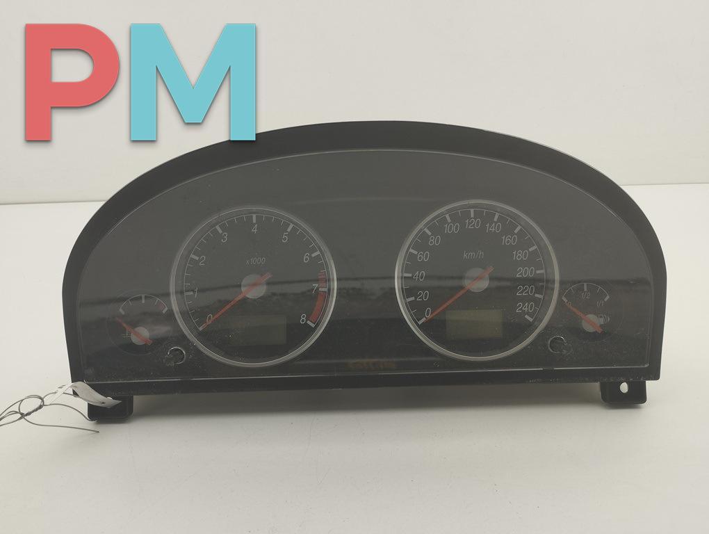 приборная панель Ford Mondeo 3 поколение 2000, 1.8 л., бензин, МКПП, чёрный, хетчбэк 5 дв., 1S7F10849AH - фото №1