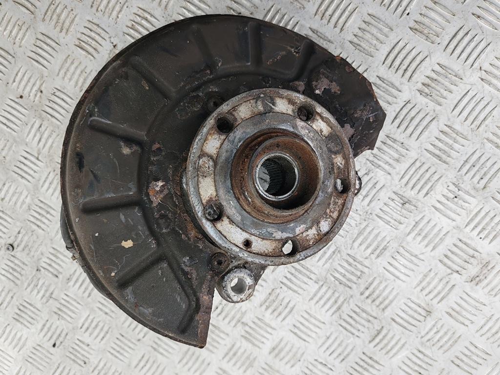 ступица передняя левая Volkswagen Passat B6 2005, 2.0 л., бензин, АКПП, чёрный, универсал