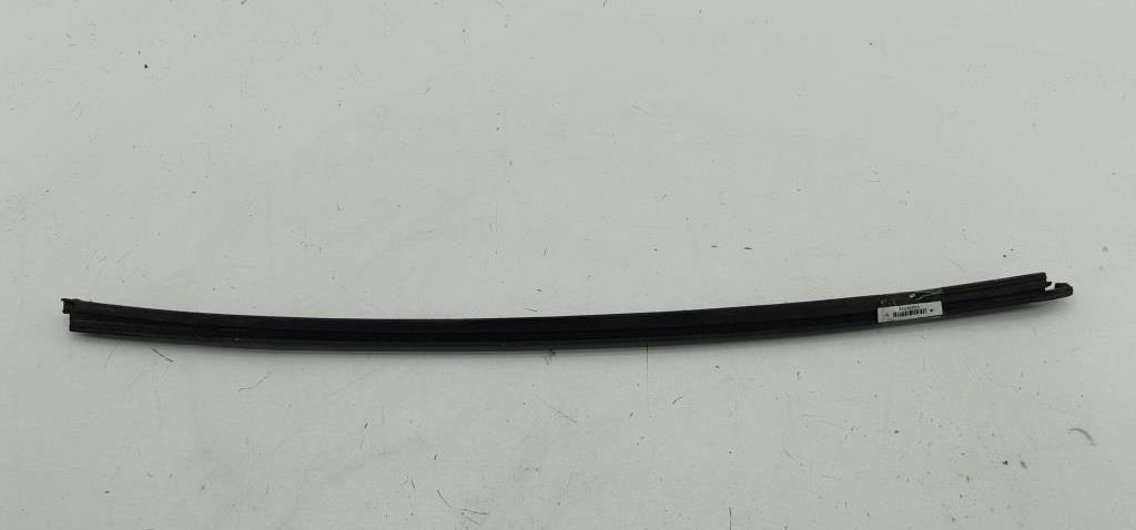 молдинг лобового стекла Ford Mondeo III 2005, 2.0 л., бензин, МКПП, чёрный, универсал, 1S717B571