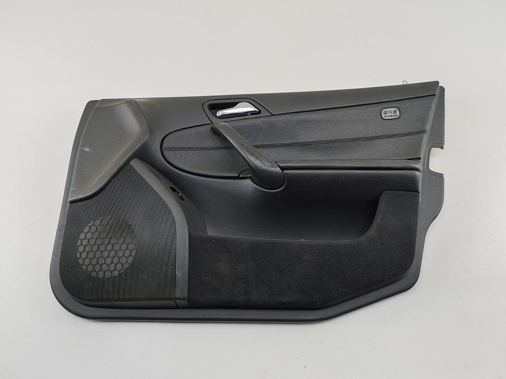 обшивка двери передняя правая Mercedes-Benz C W203 2003, 2.2 л., дизель, АКПП, жёлтый, универсал, A2037200871 - фото №1