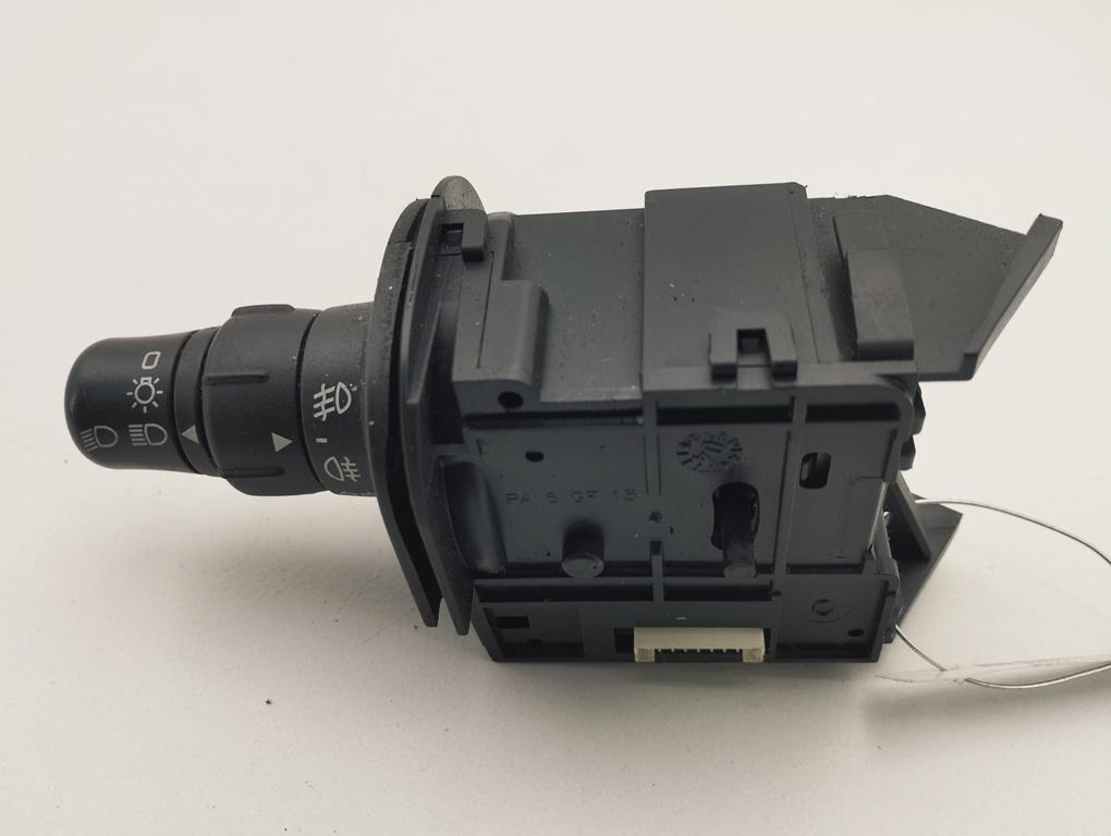 переключатель поворотов Renault Scenic 2 поколение 2004, 2.0 л., бензин, МКПП, зелёный, минивэн - фото №1