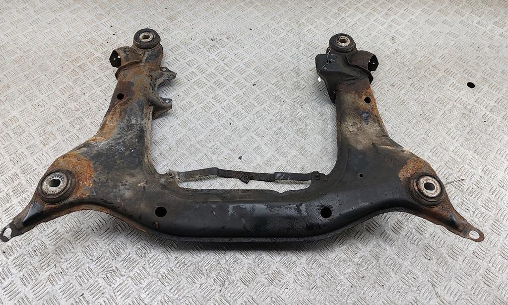 подрамник передний Volkswagen Passat B5+ (GP) 2001, 1.6 л., бензин, МКПП, серый, универсал