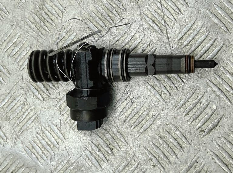форсунка Volkswagen Passat B5+ (GP) 2001, 1.9 л., дизель, МКПП, синий, универсал, 038130073AA