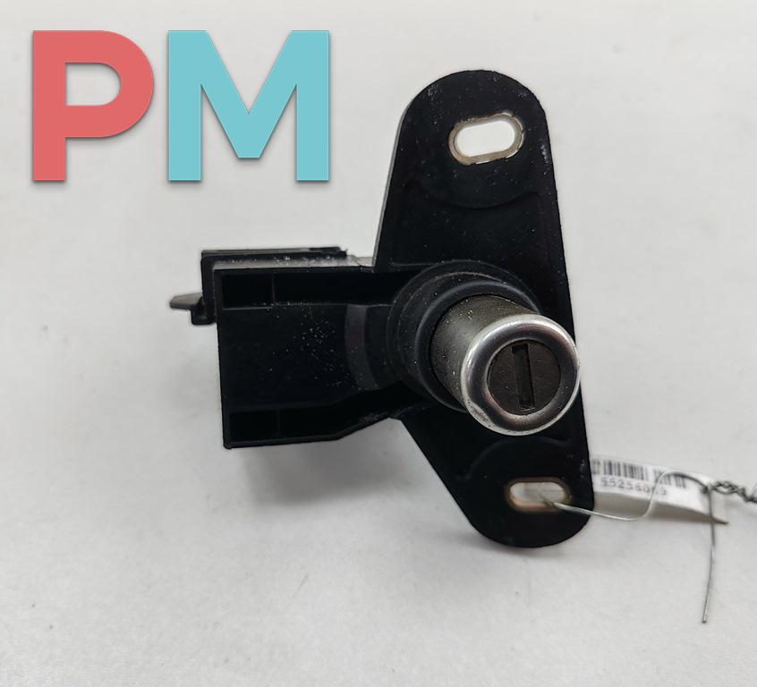 кнопка открытия багажника Opel Astra G 2001, 1.2 л., бензин, МКПП, серый, хетчбэк 3 дв. - фото №1