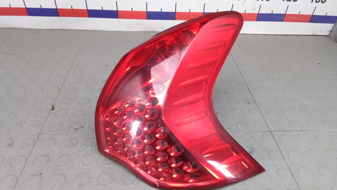 фонарь задний правый Peugeot 3008 2009 2009, 1.6 л., дизель, МКПП, хетчбэк 5 дв. - фото №1