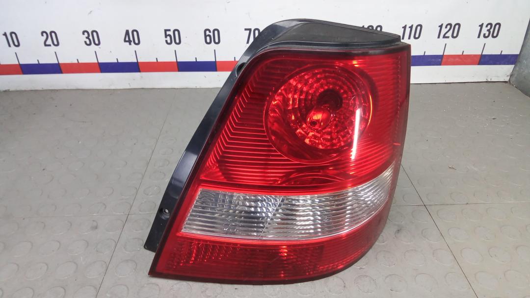 фонарь задний правый Kia Sorento 1 поколение 2005, 2.5 л., дизель, МКПП, внедорожник 5 дв. - фото №1